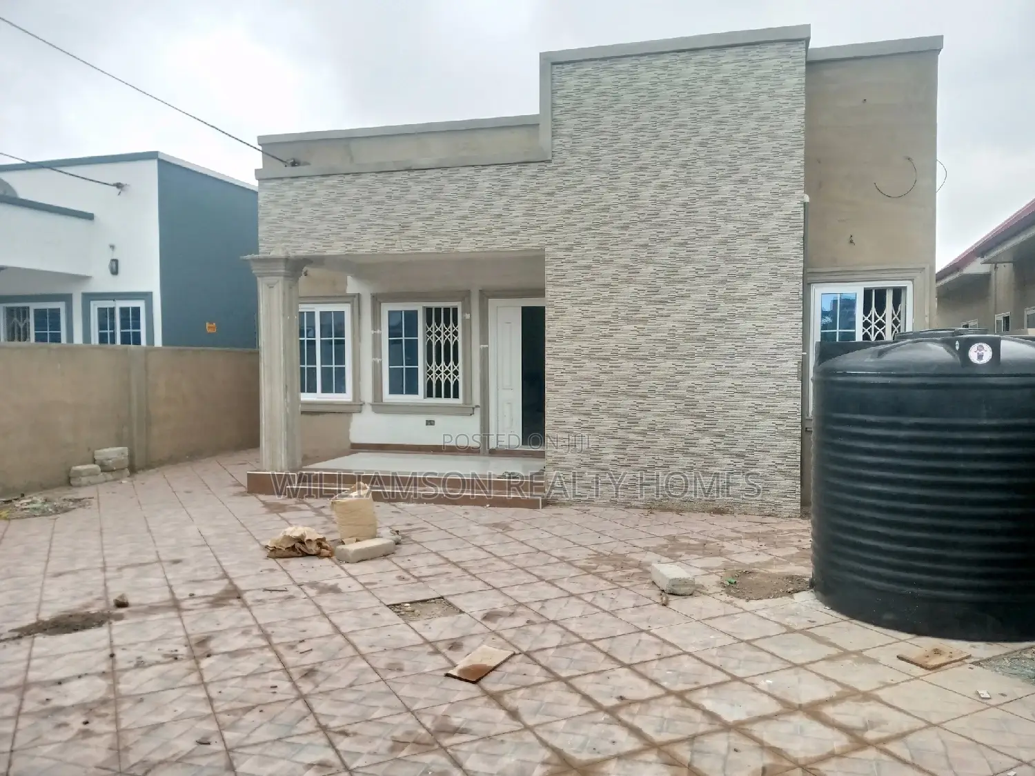 3bdrm House in Hfc Estate, Spintex for sale