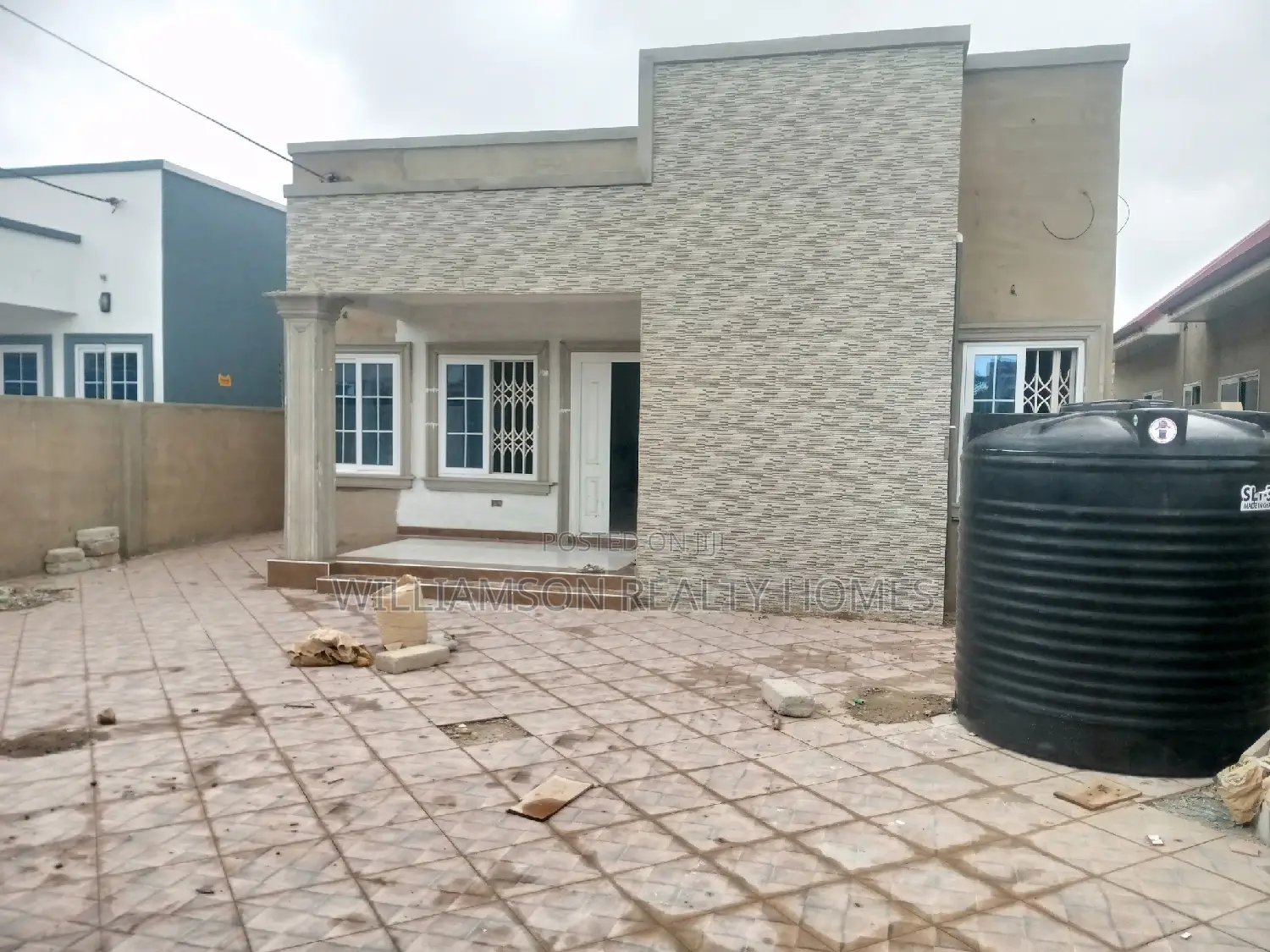 3bdrm House in Hfc Estate, Spintex for sale
