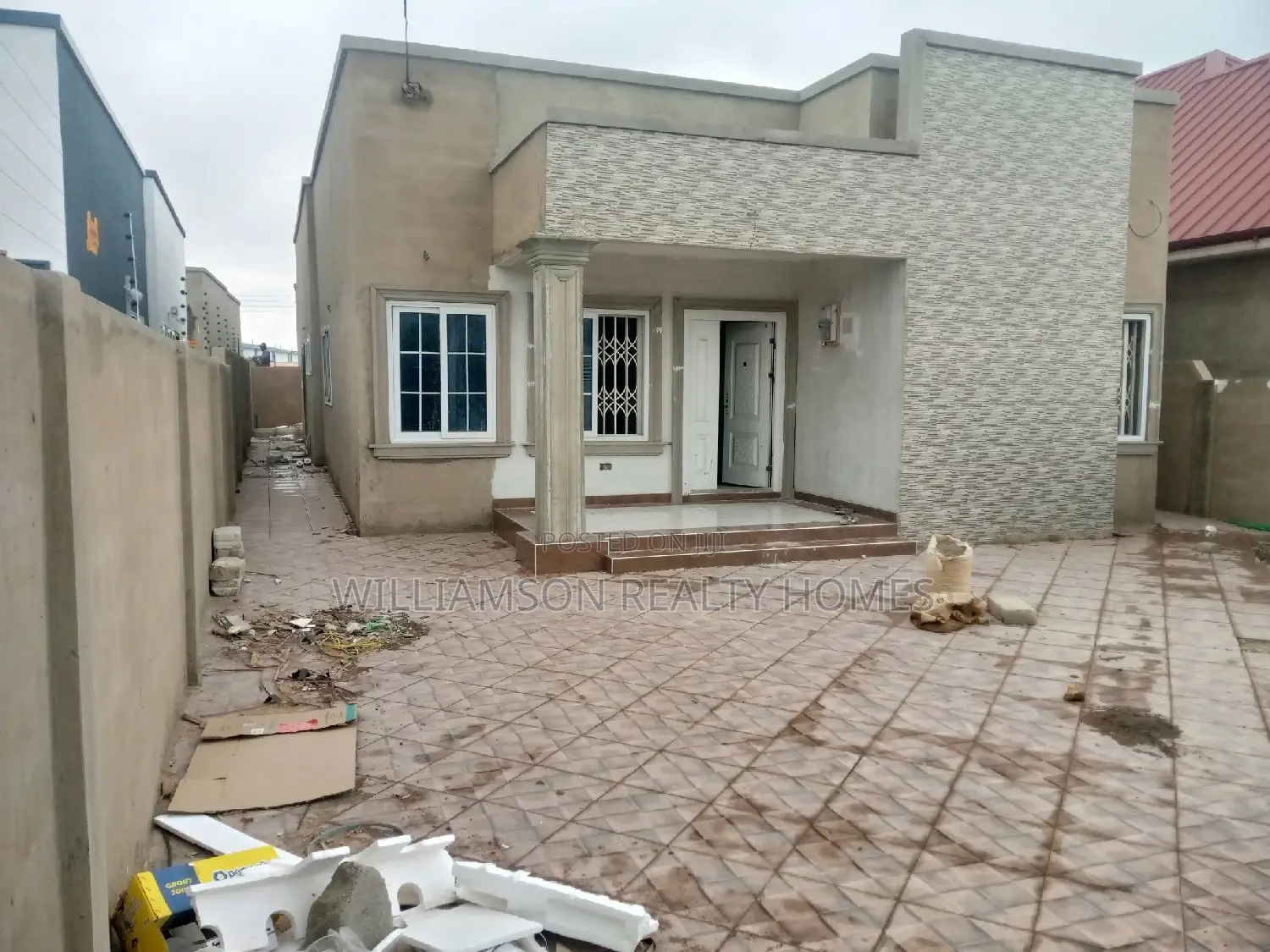 3bdrm House in Hfc Estate, Spintex for sale