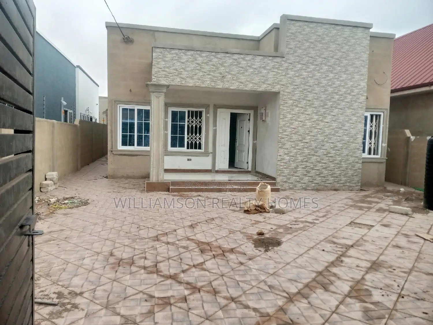 3bdrm House in Hfc Estate, Spintex for sale