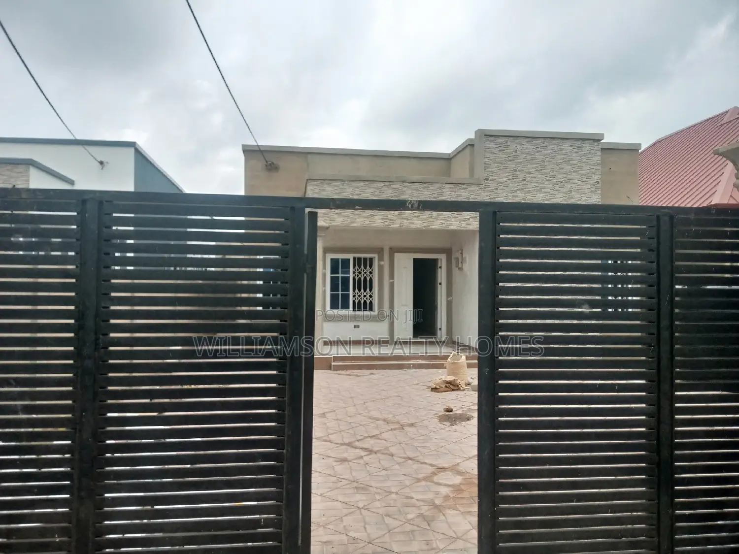 3bdrm House in Hfc Estate, Spintex for sale