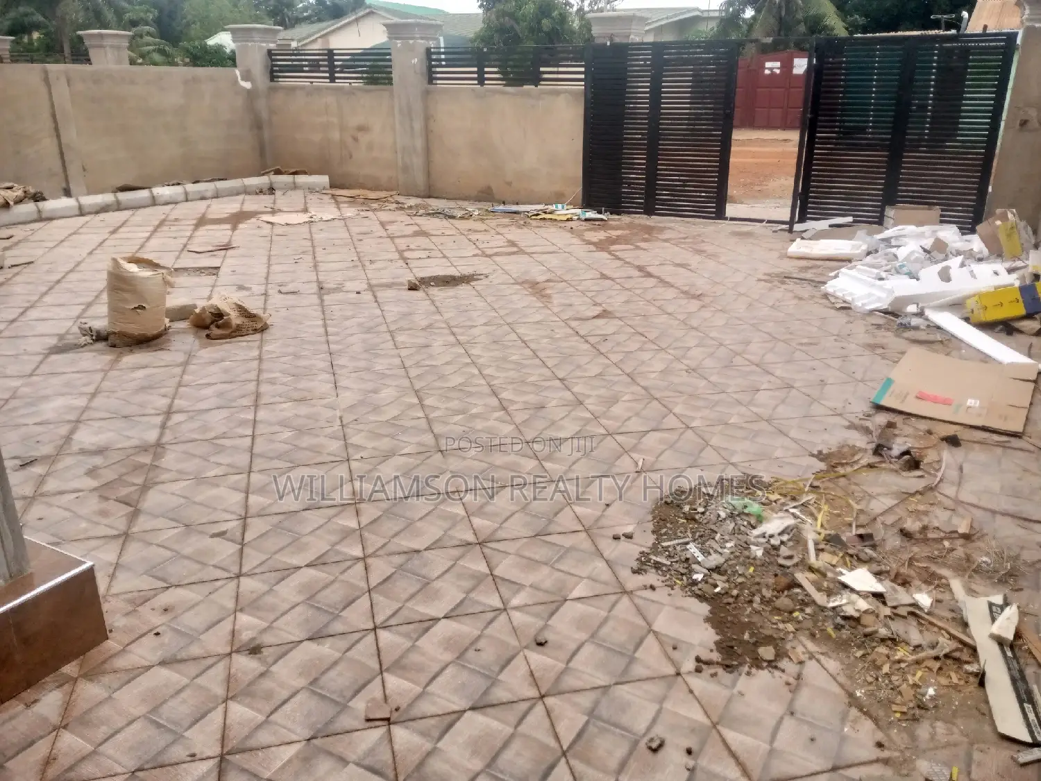 3bdrm House in Hfc Estate, Spintex for sale