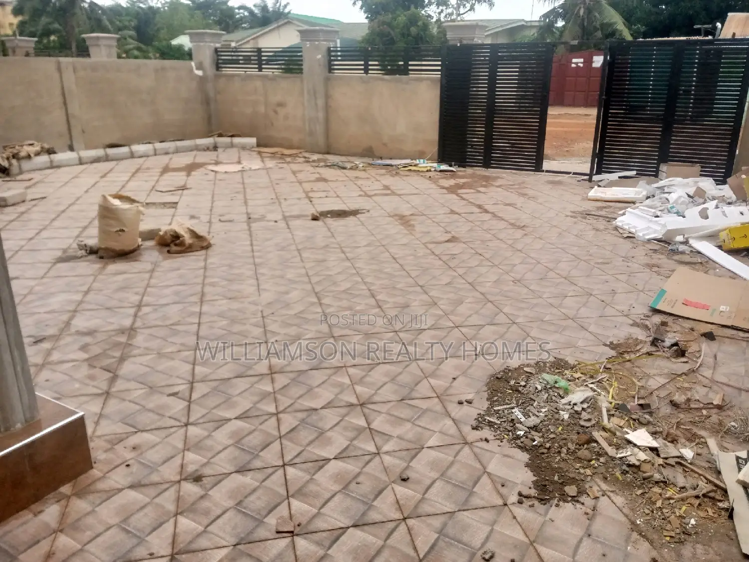 3bdrm House in Hfc Estate, Spintex for sale