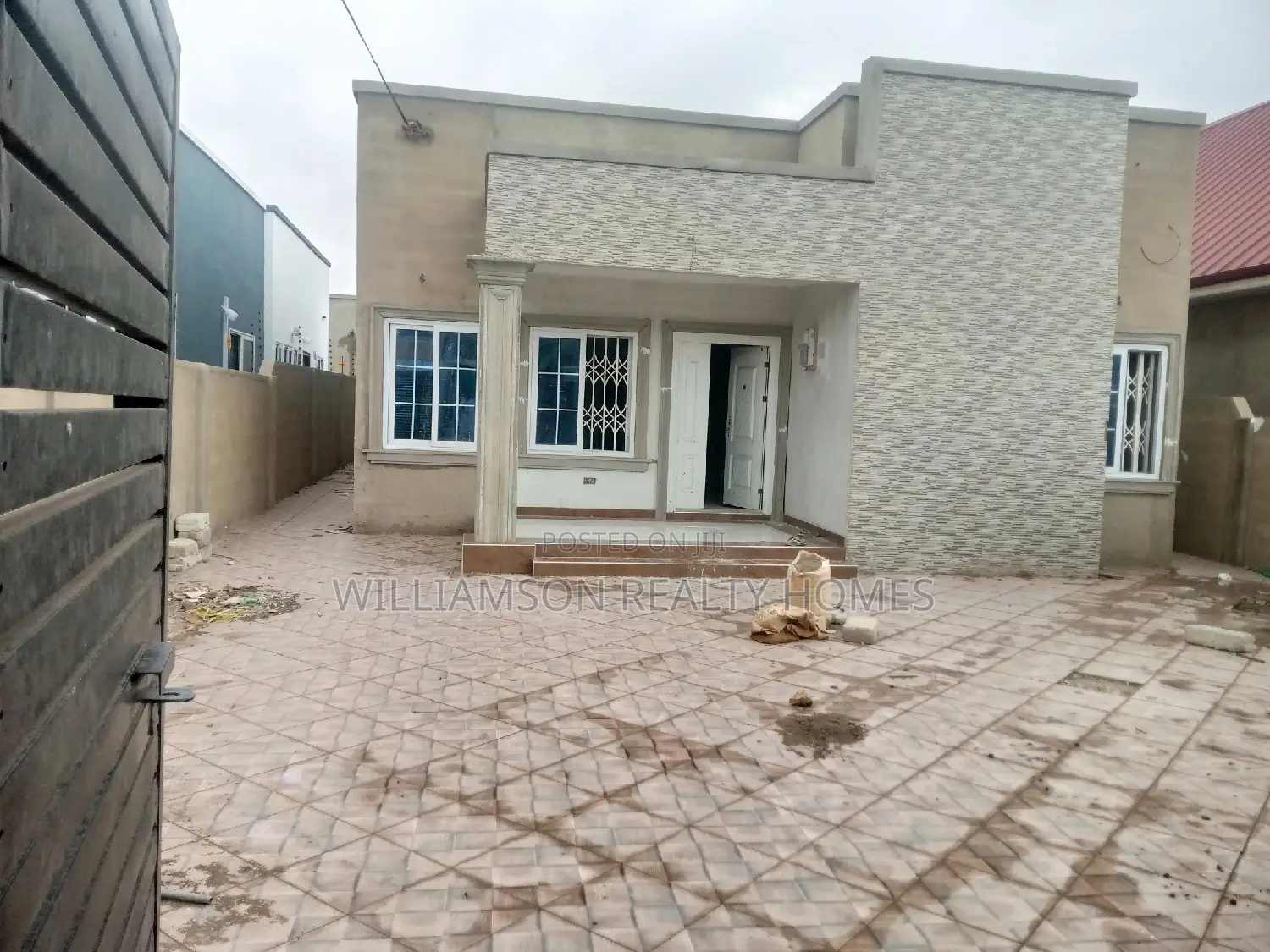 3bdrm House in Hfc Estate, Spintex for sale
