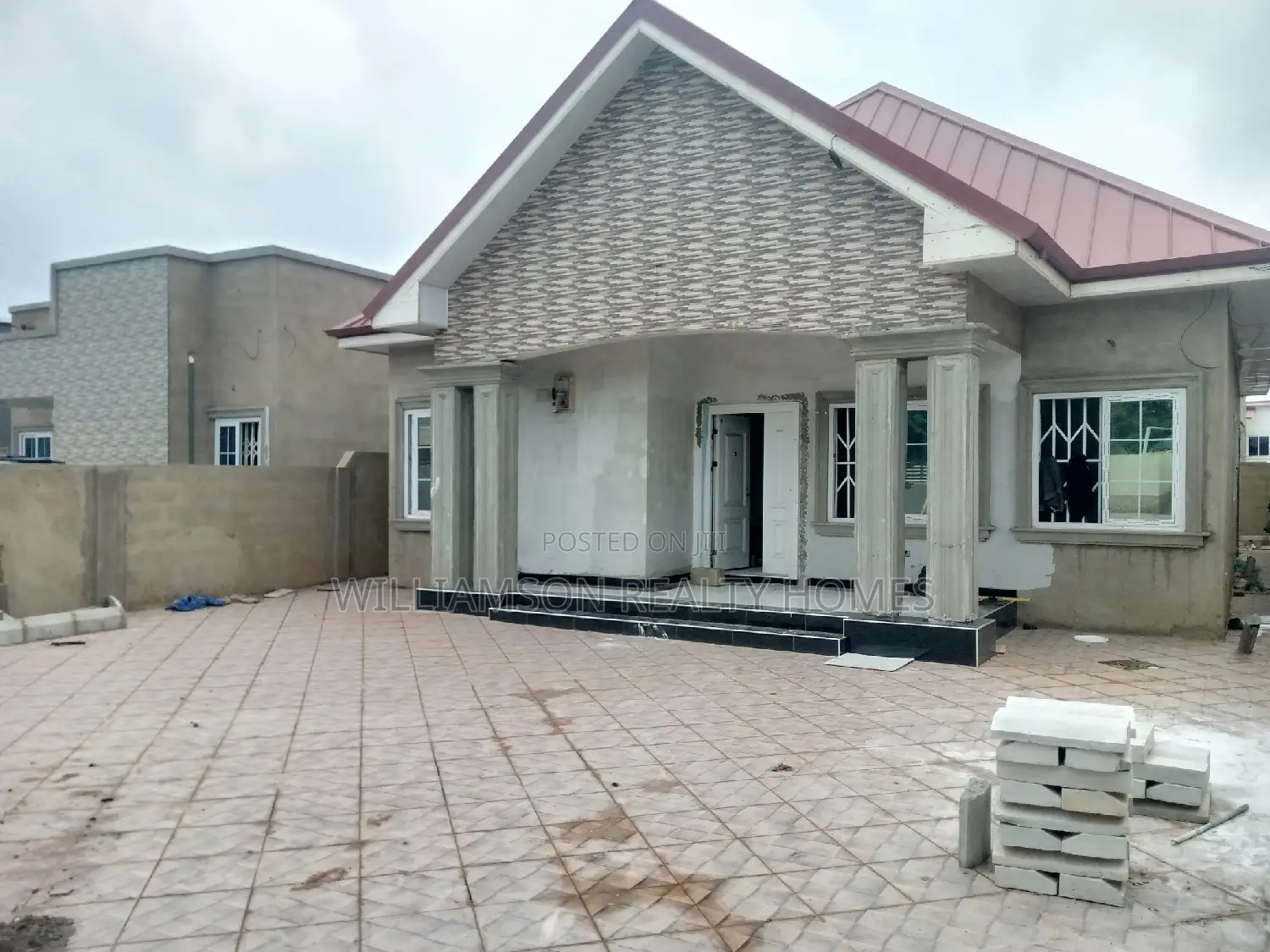 3bdrm House in Hfc Estate, Spintex for sale