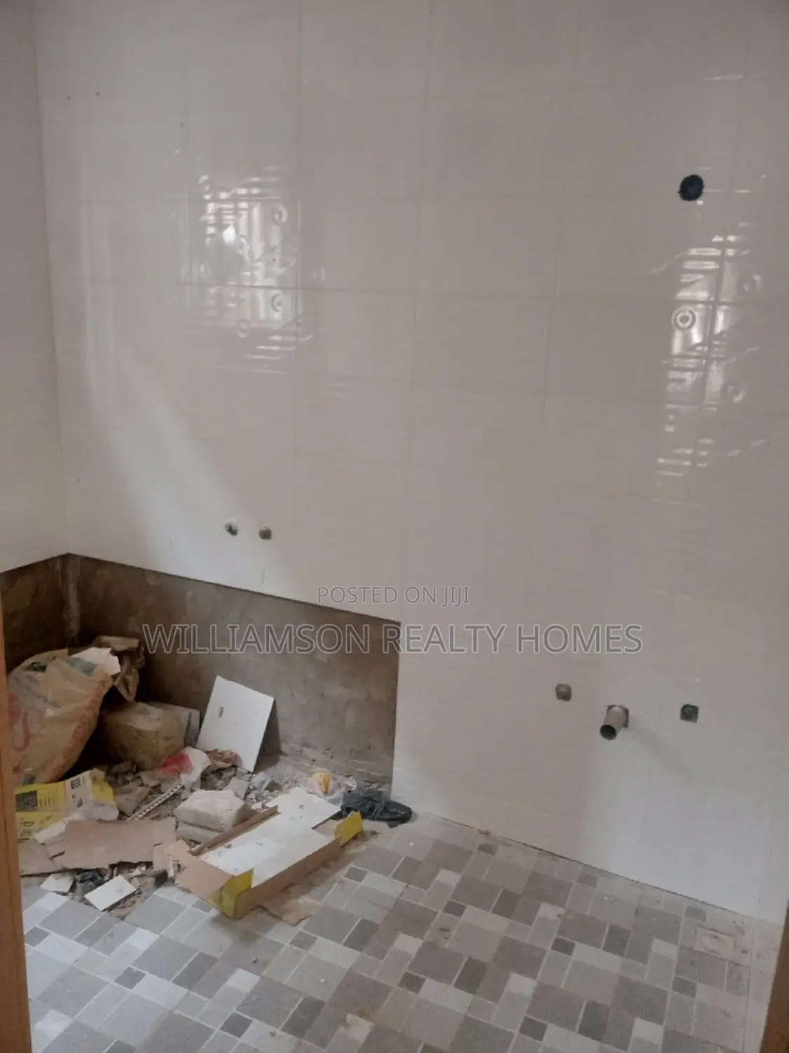 3bdrm House in Hfc Estate, Spintex for sale