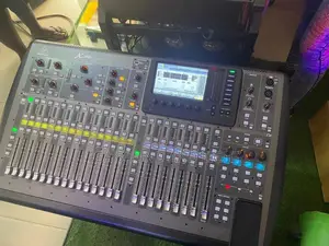Behringer 40-Input 25-Bus Digital Mixing Console, Black(X32)