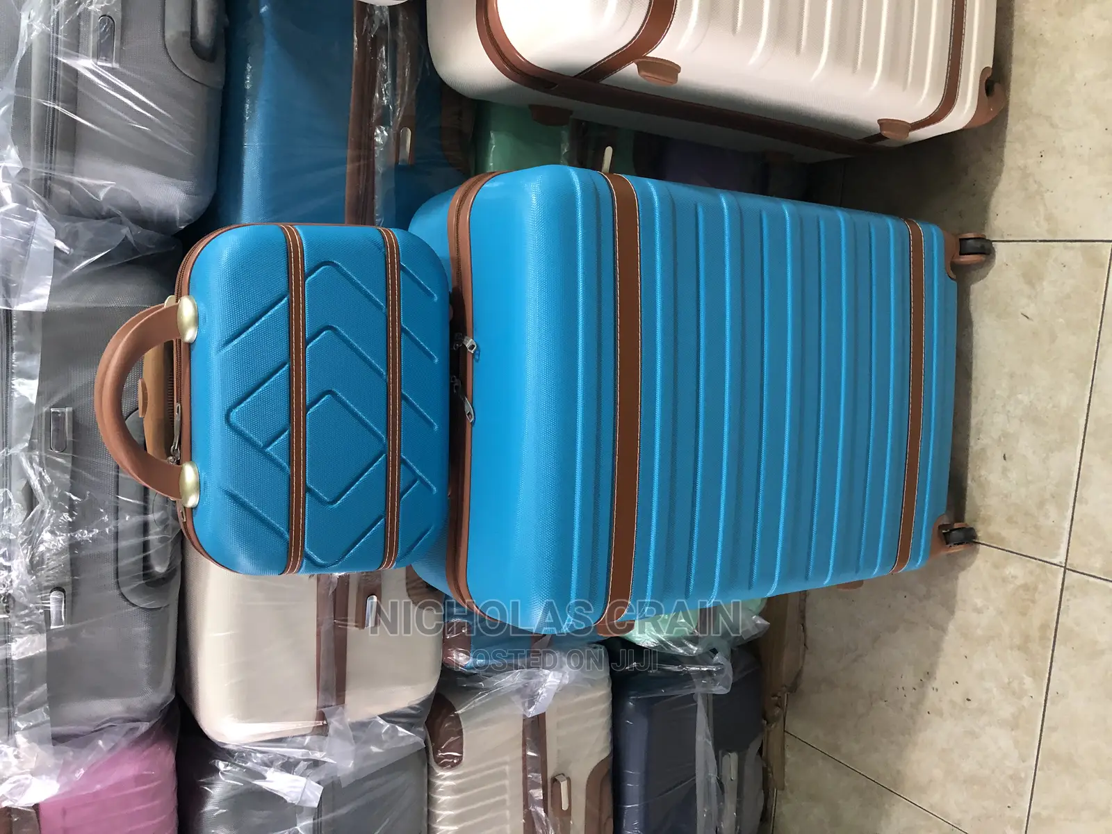 3 Pieces Travelling Bags/ Luggage Bags / Suit Case for Sale