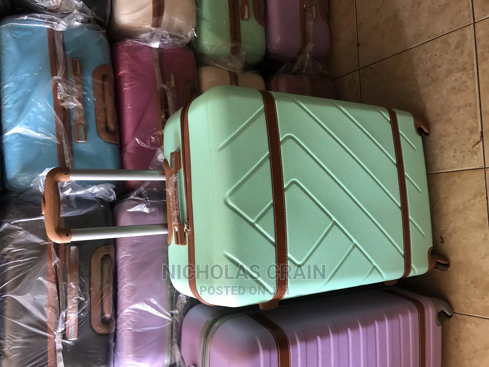 3 Pieces Travelling Bags/ Luggage Bags / Suit Case for Sale