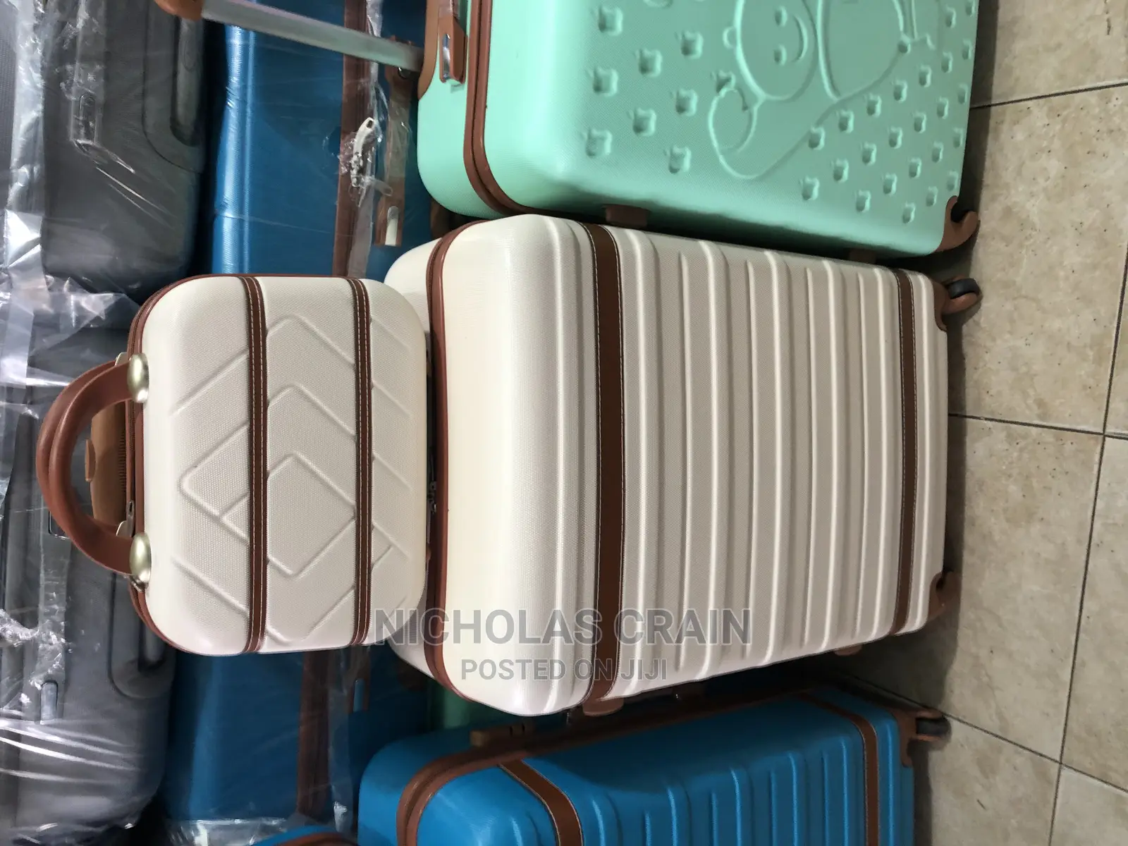 3 Pieces Travelling Bags/ Luggage Bags / Suit Case for Sale