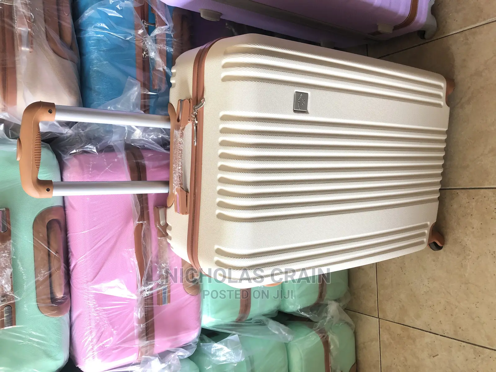 3 Pieces Travelling Bags/ Luggage Bags / Suit Case for Sale