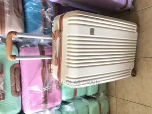 3 Pieces Travelling Bags/ Luggage Bags / Suit Case for Sale