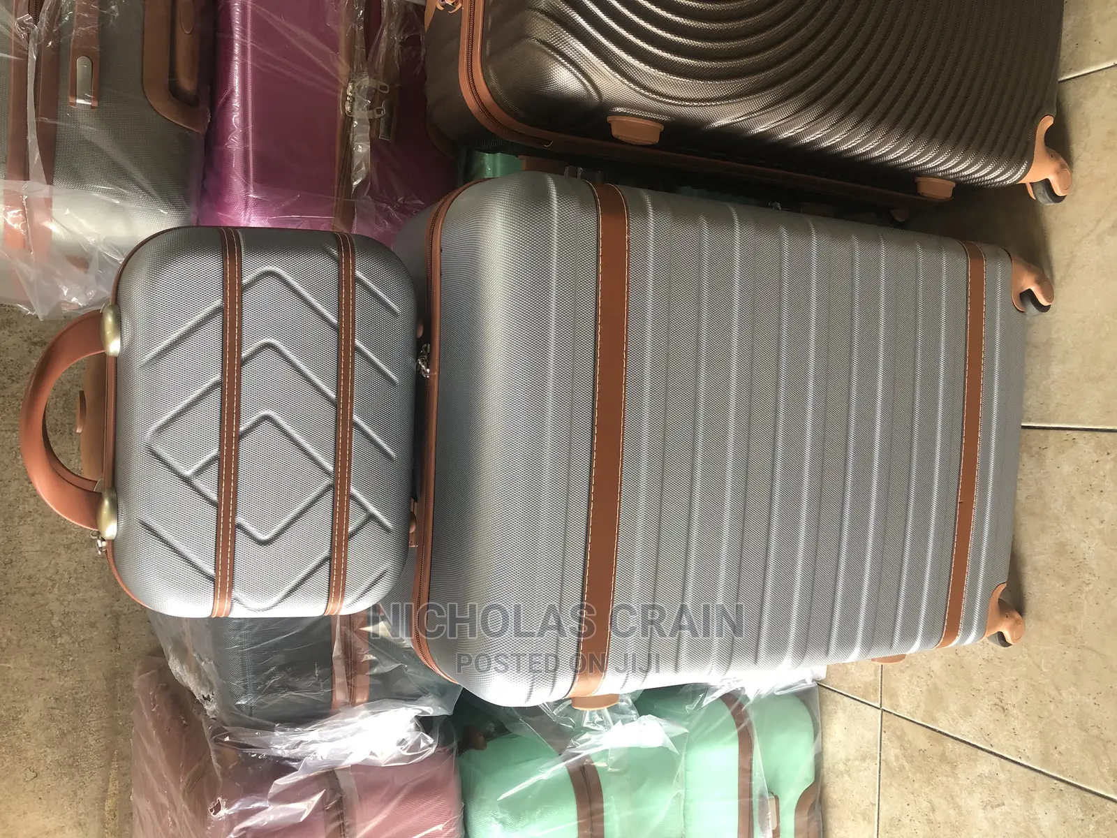 3 Pieces Travelling Bags/ Luggage Bags / Suit Case for Sale