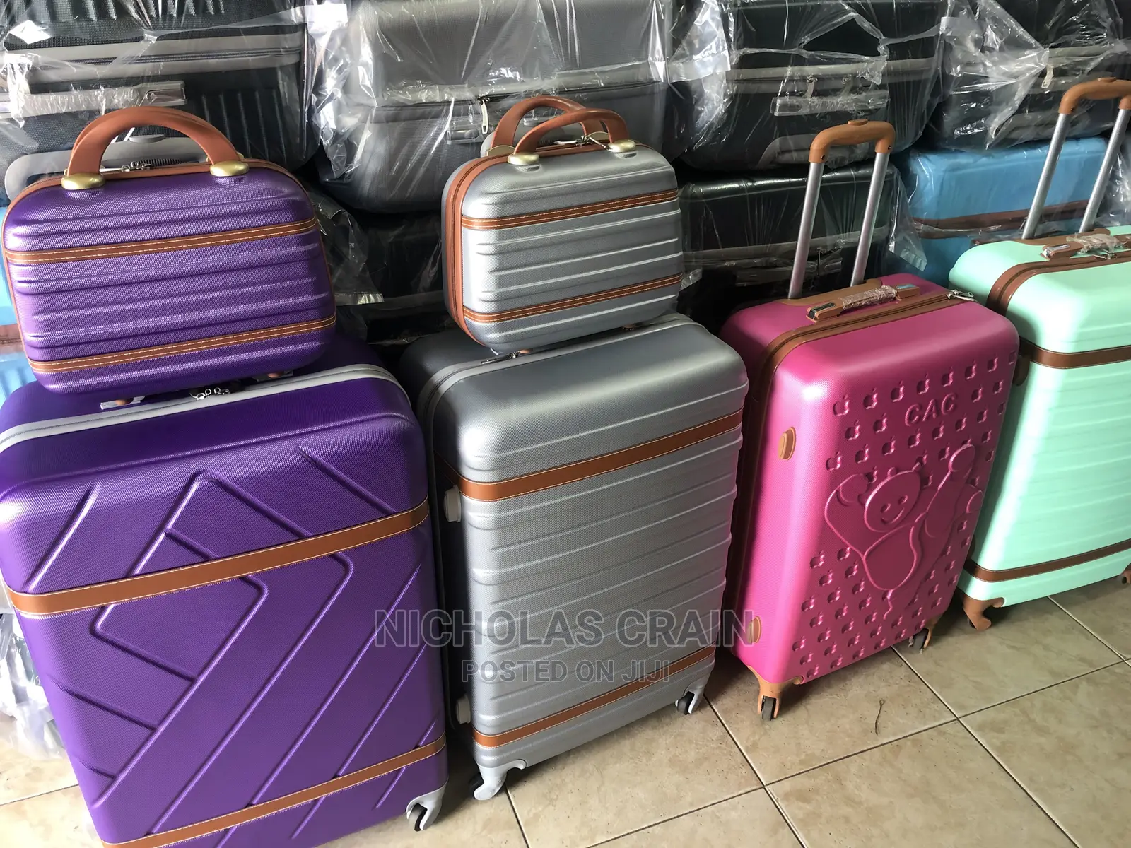 3 Pieces Travelling Bags/ Luggage Bags / Suit Case for Sale