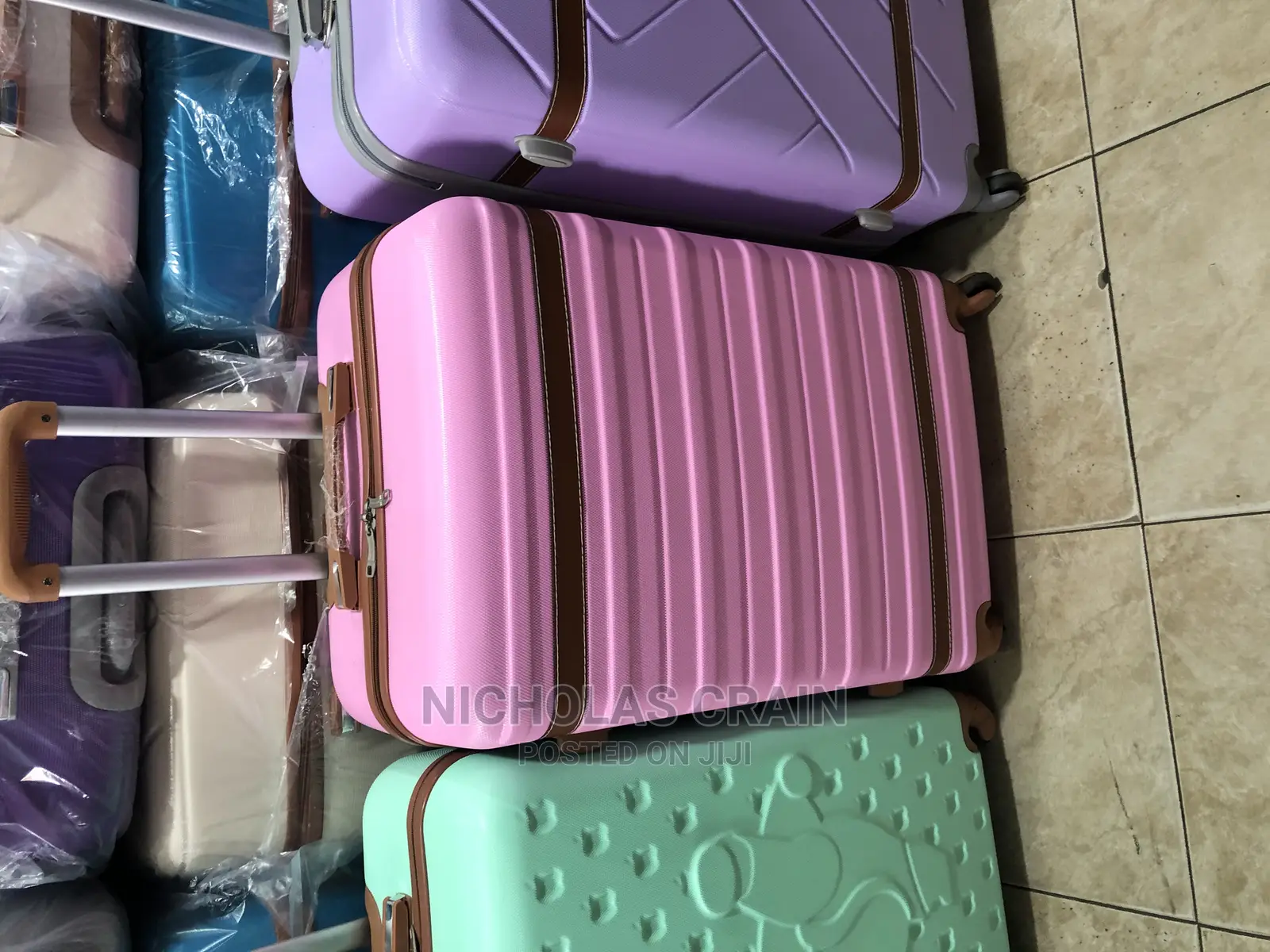 3 Pieces Travelling Bags/ Luggage Bags / Suit Case for Sale