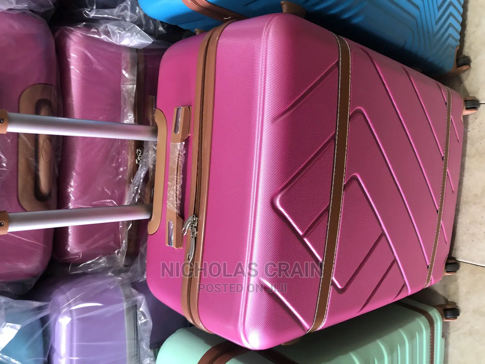 3 Pieces Travelling Bags/ Luggage Bags / Suit Case for Sale