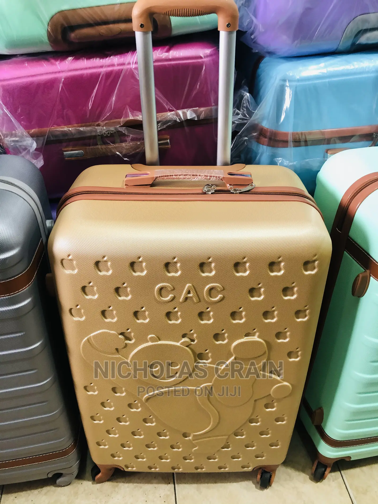 3 Pieces Travelling Bags/ Luggage Bags / Suit Case for Sale