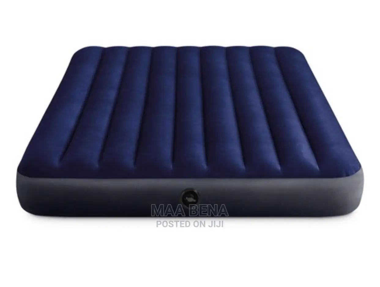 Air Mattress. Queen Size Plus Pump