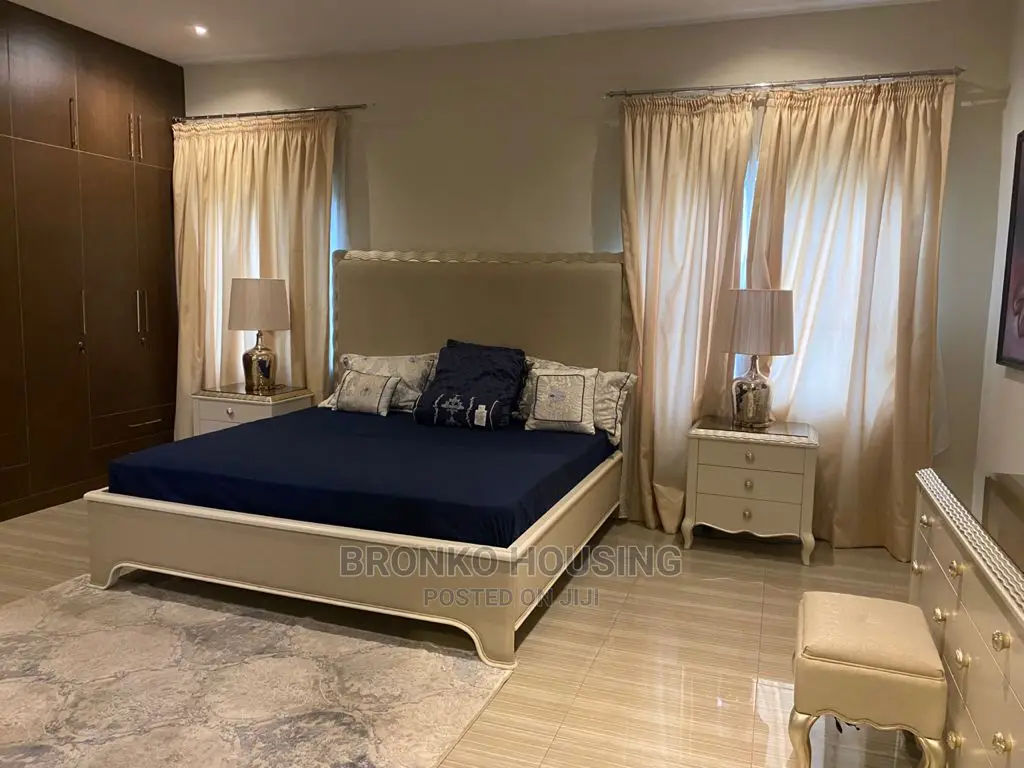 Furnished 4bdrm Townhouse / Terrace in Bronko Housing, Cantonments