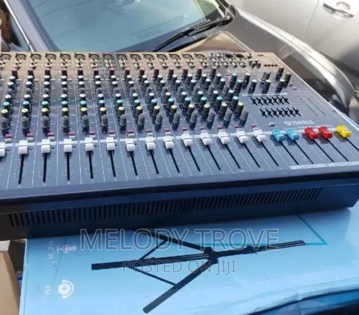 Yamaha SMX-16 Channel Powered Mixer