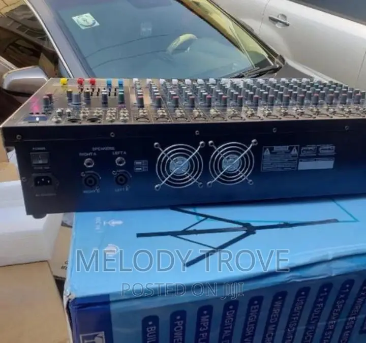 Yamaha SMX-16 Channel Powered Mixer