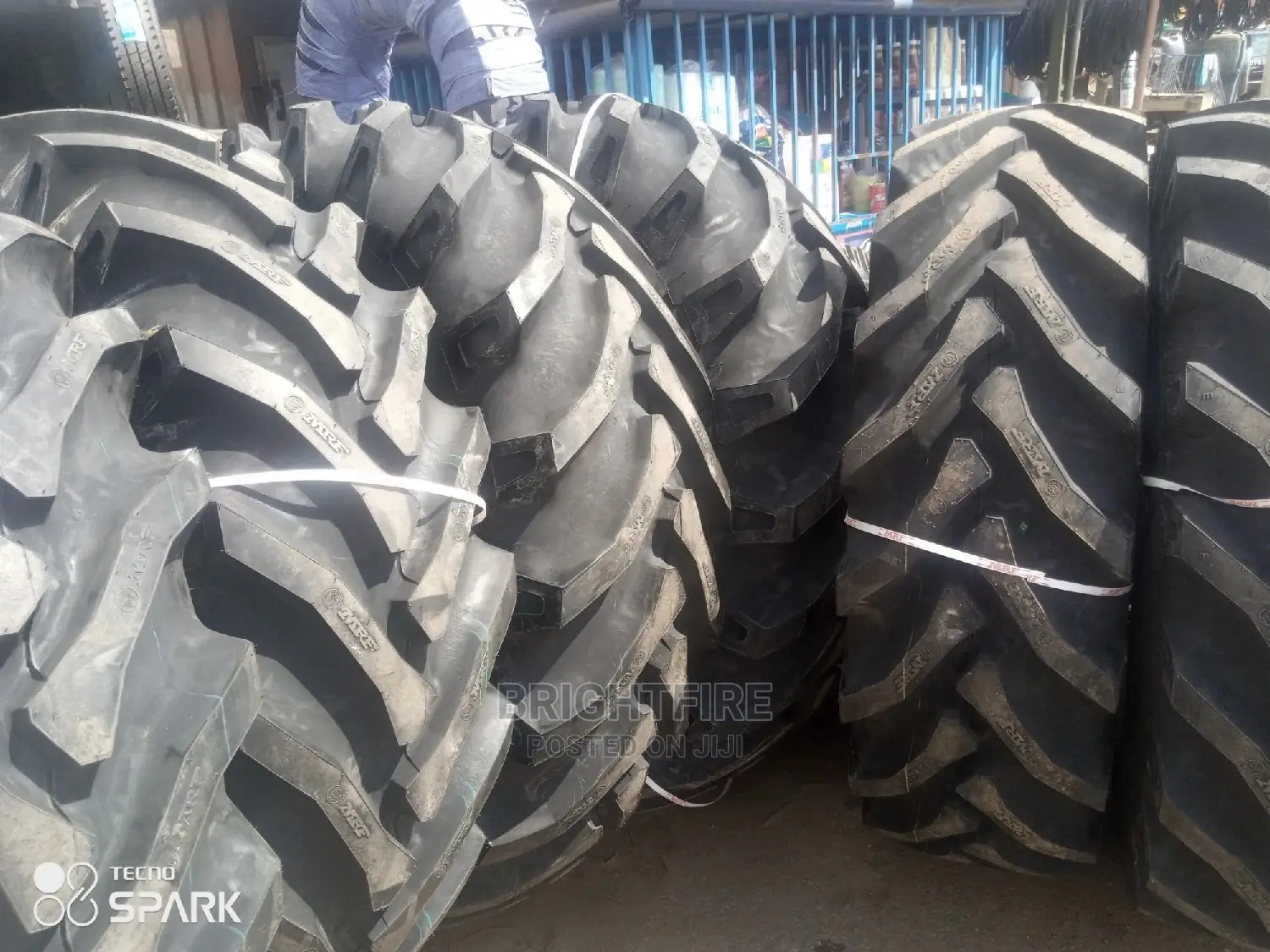Machine Tires 23.5-25