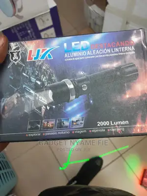 2000 Lumens LED Flashlight