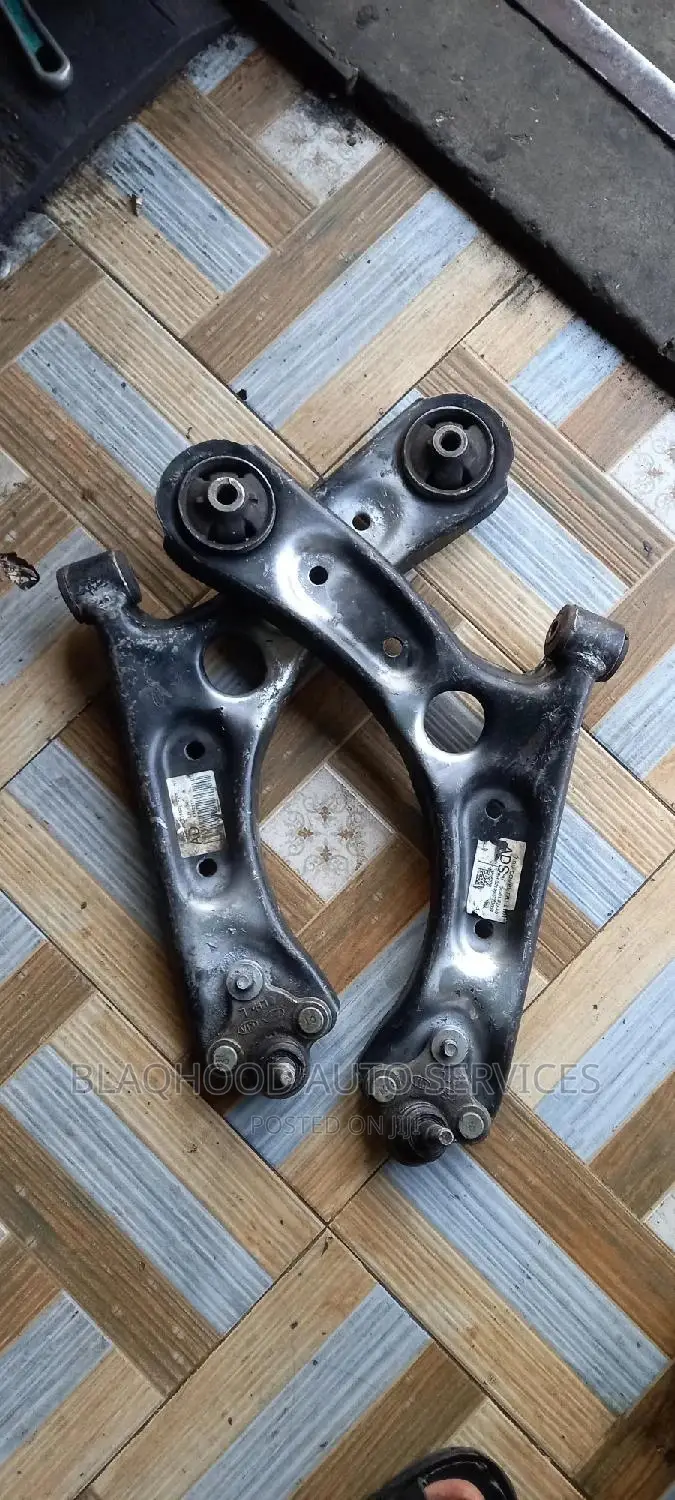 Hyundai Elantra 2017-2018 Front Lower Arm Pair in Stock