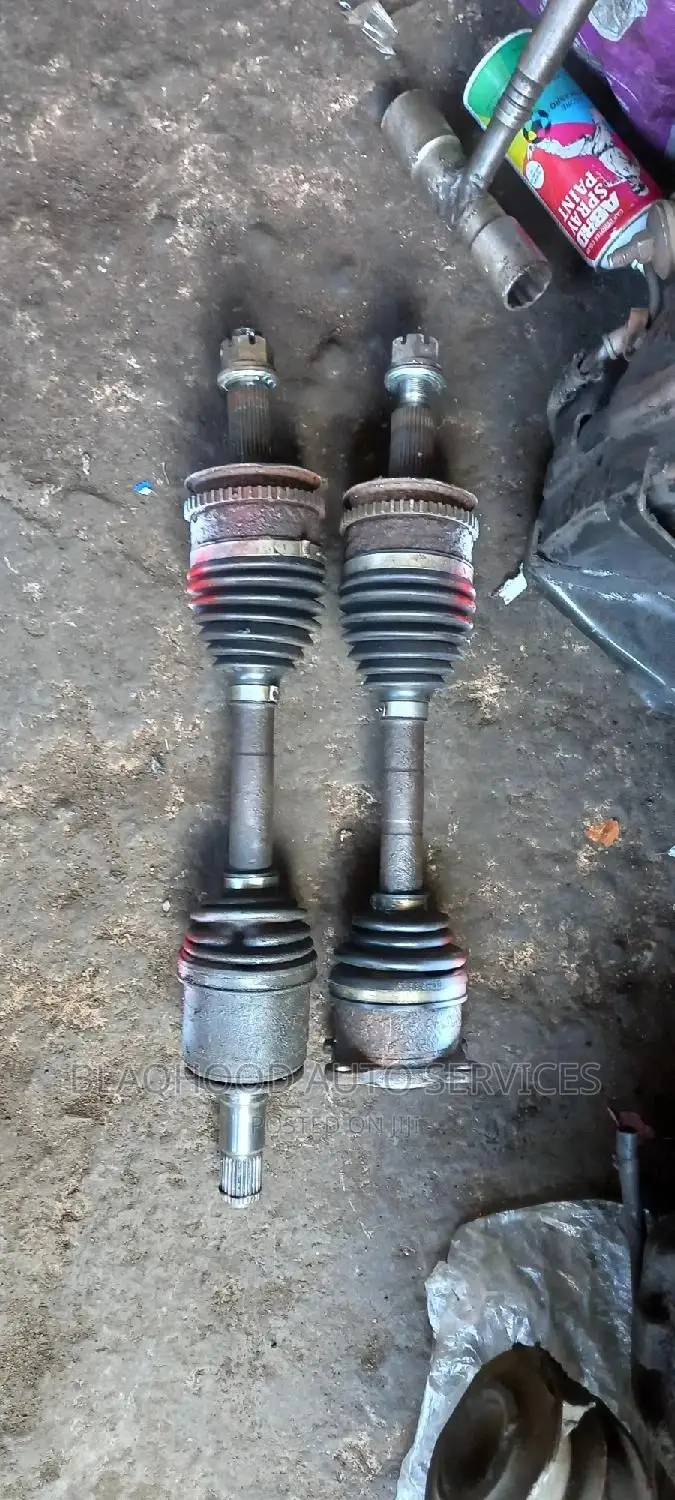 Mitsubishi L200 Front DRIVE SHAFT Pair in Stock