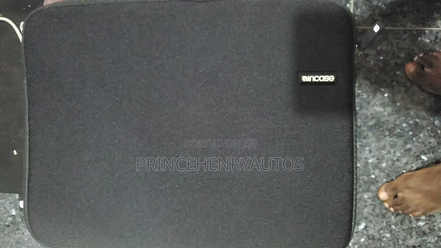 Incase Classic Sleeve for Macbook 13"