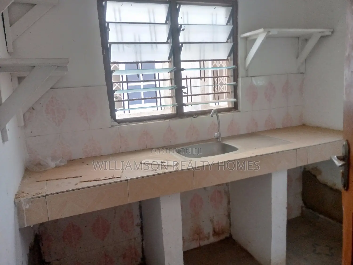 1bdrm Apartment in Community 18, Spintex for rent