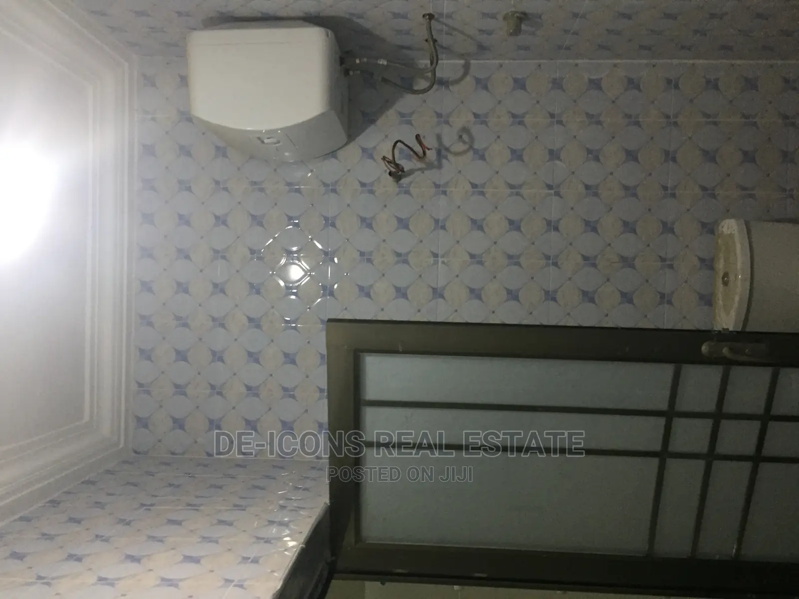 2bdrm Duplex in De- Icons Real, Awutu Senya East Municipal for rent