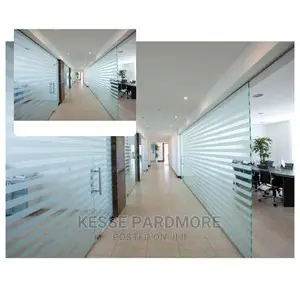 Frameless Office Partition