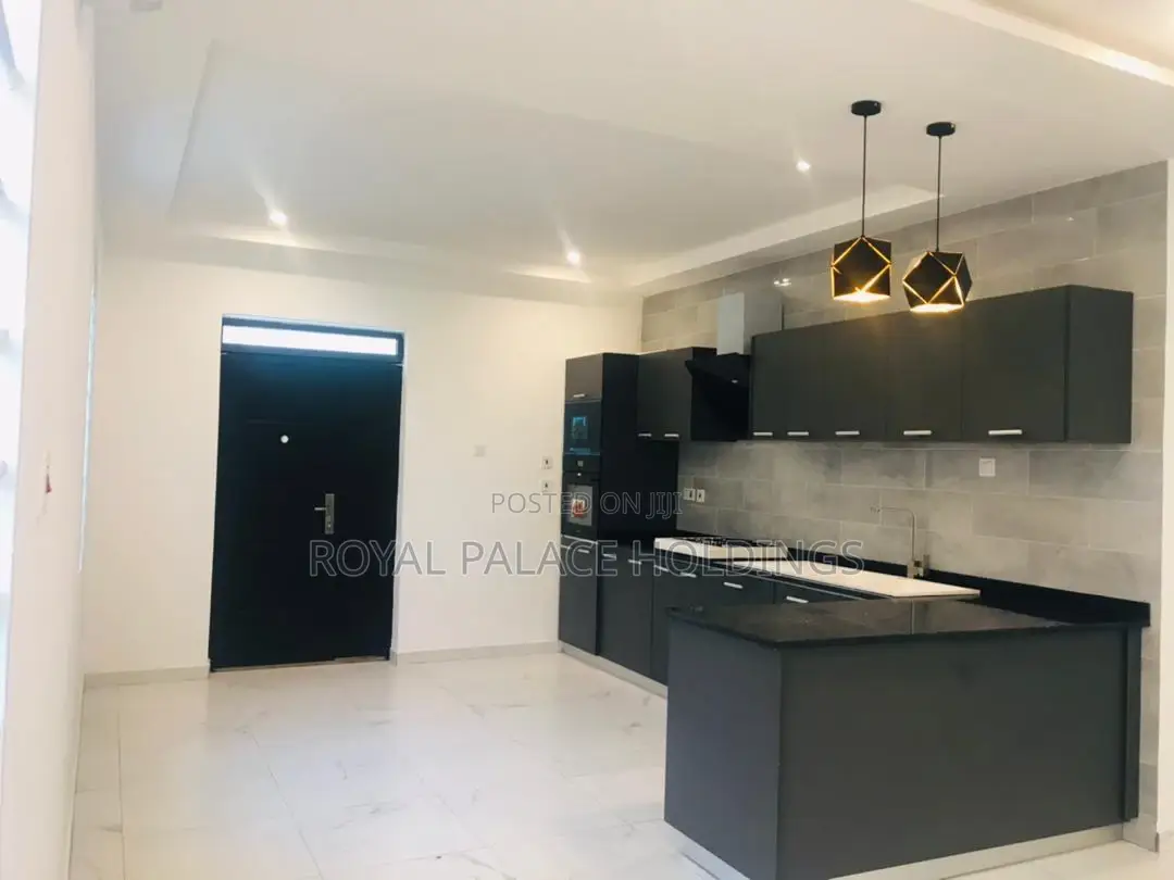 4bdrm Duplex in Hills, East Legon for sale