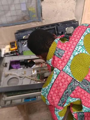 Eli Keyboards Repairs, Piano, M-Audio and Synthesizers.