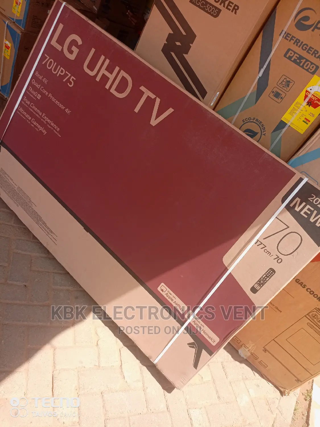 LG 70"(70UR80003)UHD Satellite+ Magic Remote