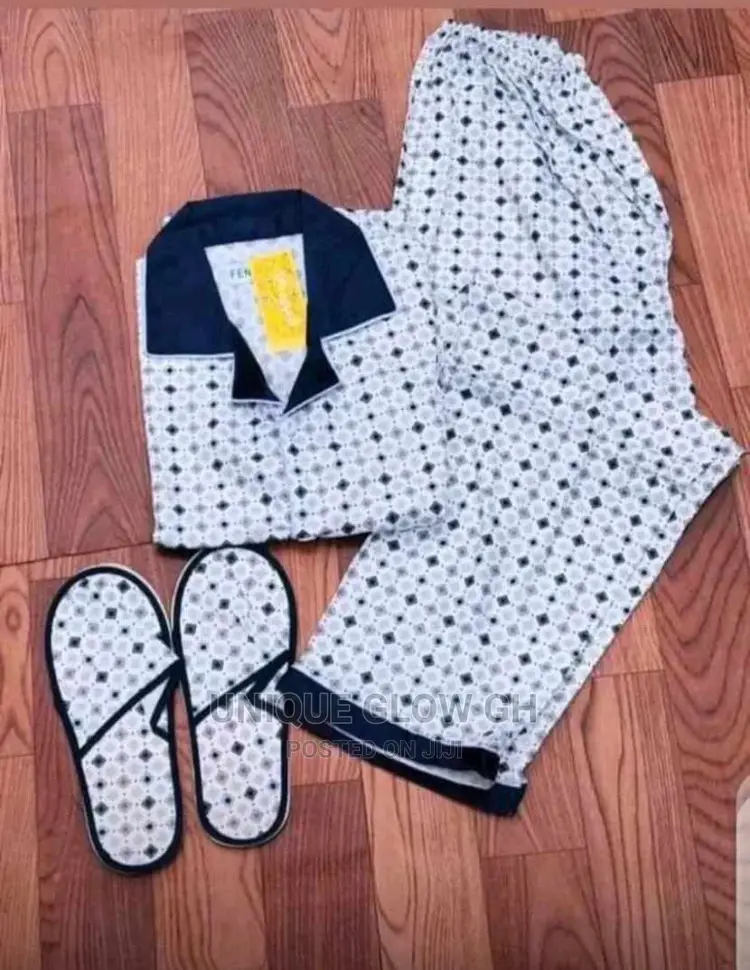 Pyjamas Top Down With Attached Bedroom Slippers