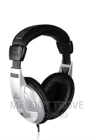Behringer HPM 1000