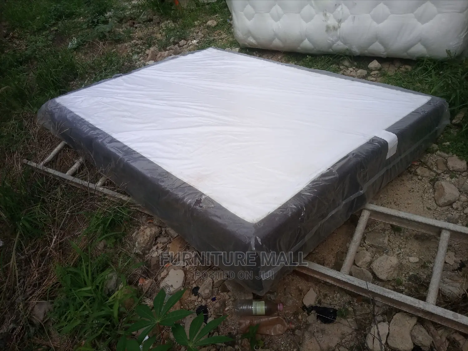 Canadian Queensize Mattress . 13 Inchees Thickness. Fr D