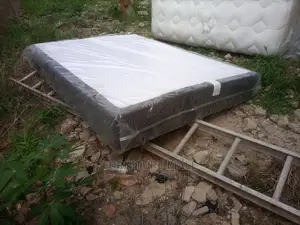 Canadian Queensize Mattress . 13 Inchees Thickness. Fr D