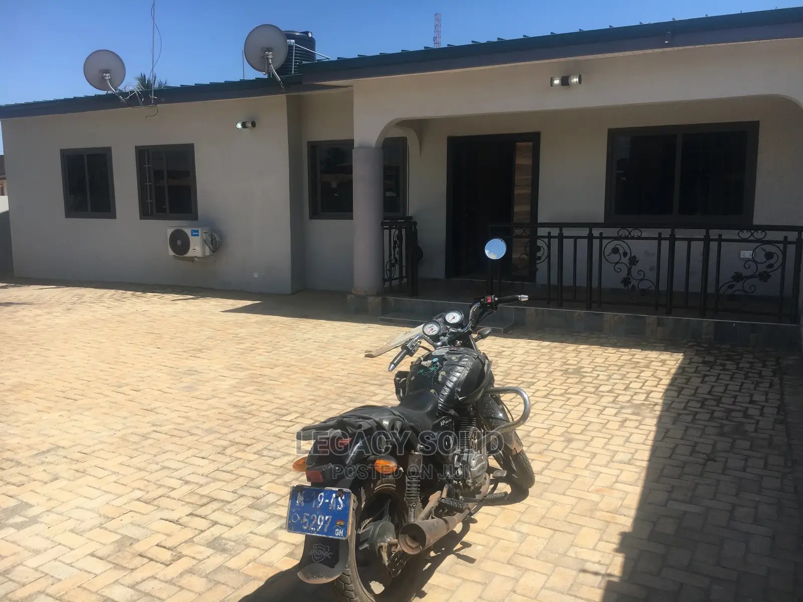 3bdrm Townhouse / Terrace in Legacy Consult, Ledzokuku-Krowor for rent