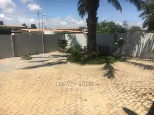 3bdrm Townhouse / Terrace in Legacy Consult, Ledzokuku-Krowor for rent