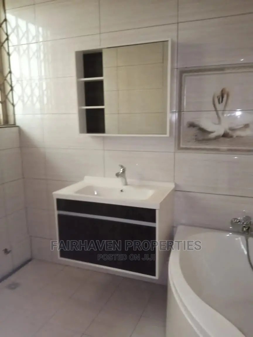 3bdrm Apartment in Tseaddo Roundabout, Airport Residential Area
