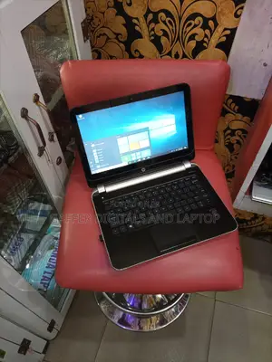 New Laptop HP 15-F272wm 4GB Intel Core I3 HDD 350GB