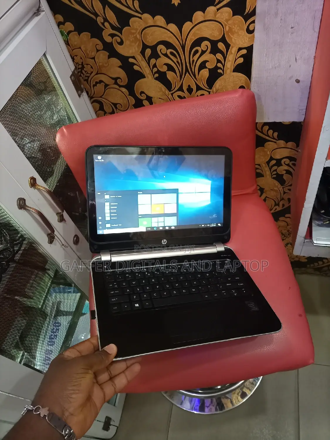 New Laptop HP 15-F272wm 4GB Intel Core I3 HDD 350GB