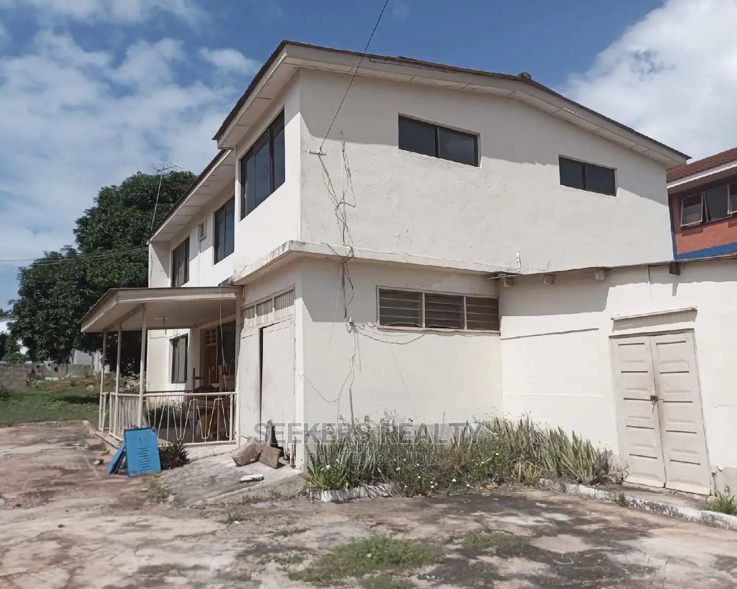 5bdrm House in Seekers Realty, Labone for Sale