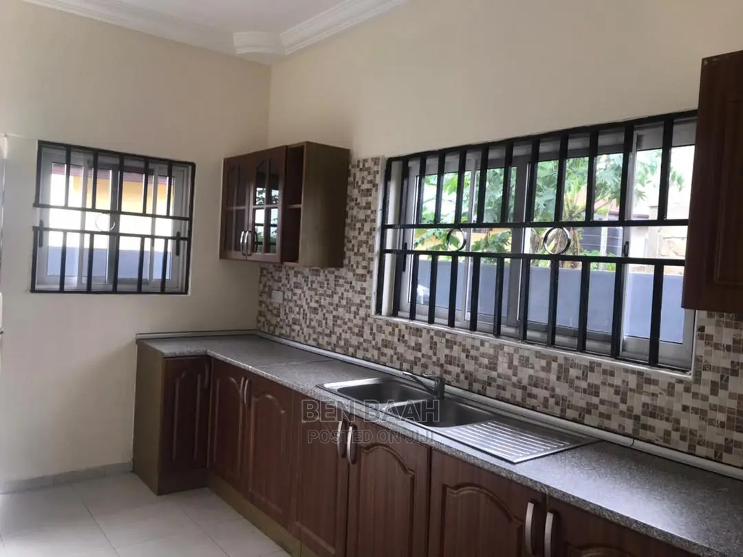 4bdrm Duplex in Ben Properties, Ga East Municipal for sale