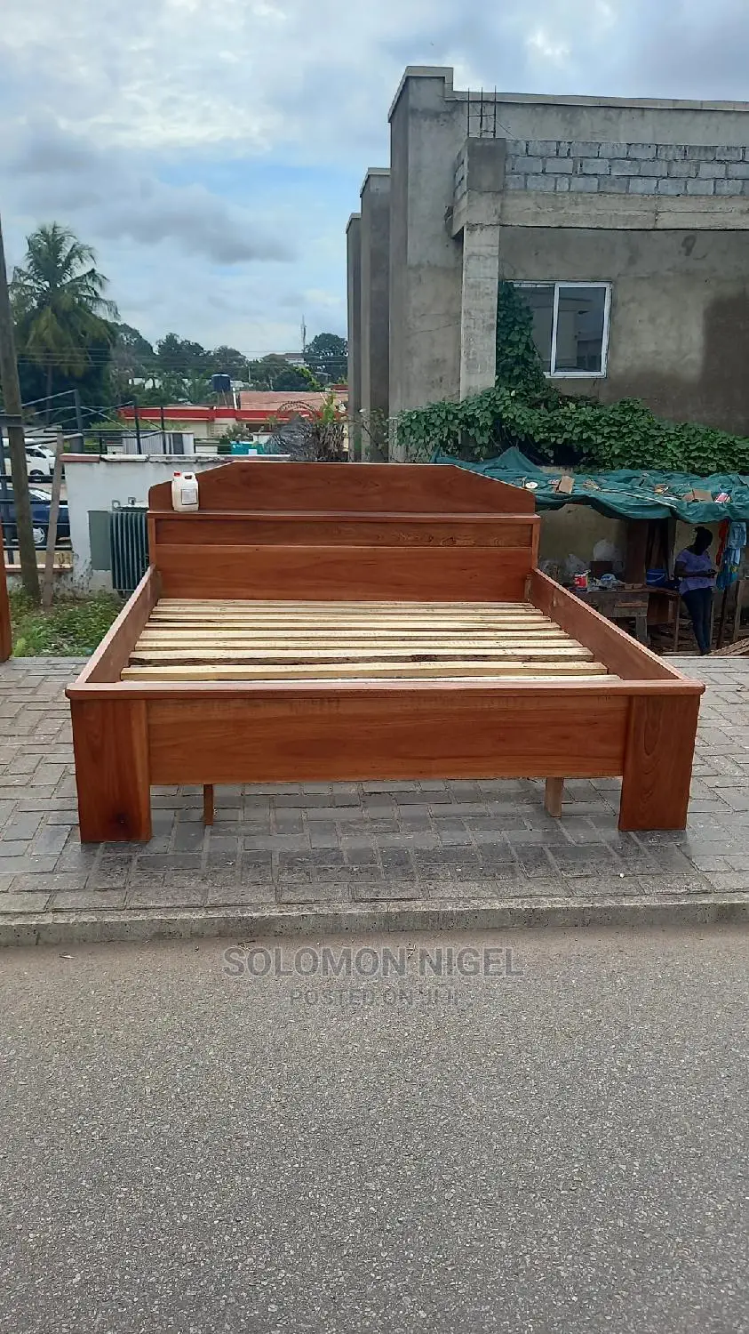Red Wood Queen Size Bed Frame, 72"×75"