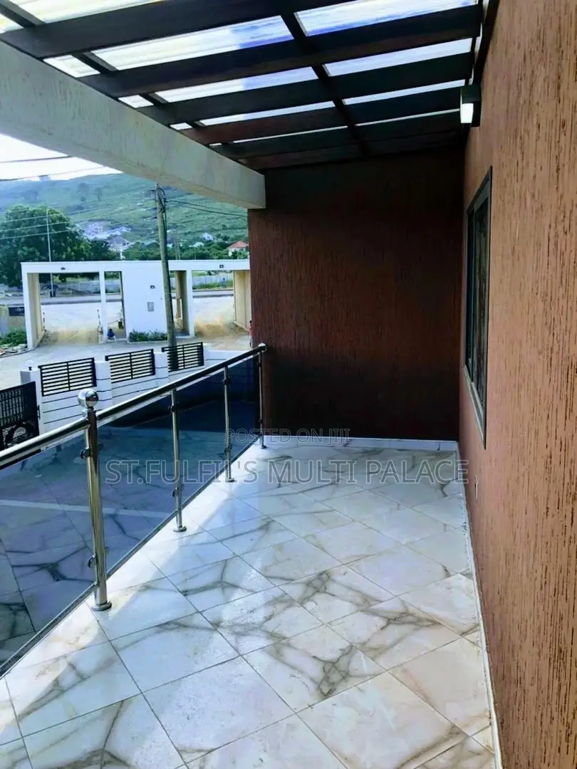 5bdrm House in Adenta for Sale