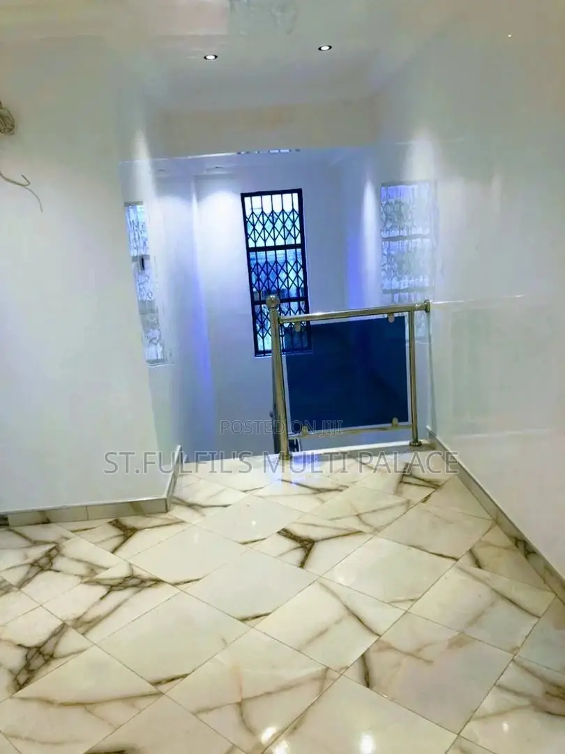 5bdrm House in Adenta for Sale